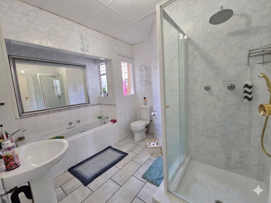 3 Bedroom Property for Sale in Pentagon Park Free State